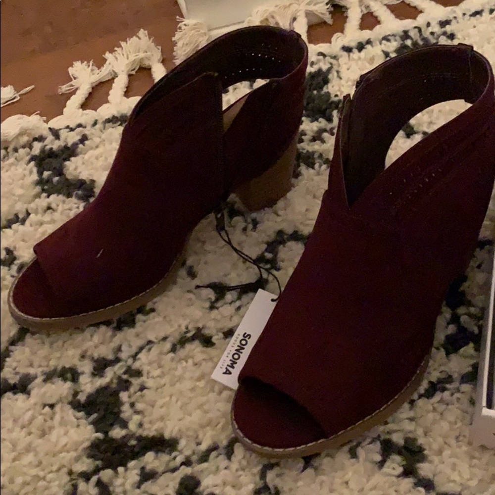 Sonoma burgundy open toe heel shoes. Size 8